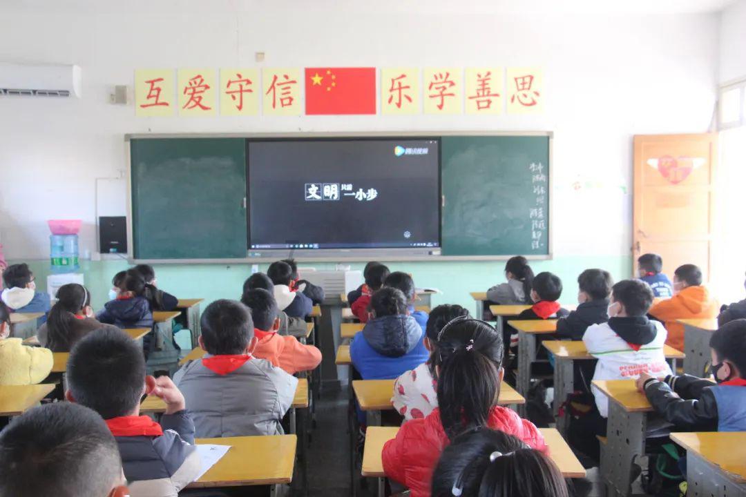 逃离倒影森林